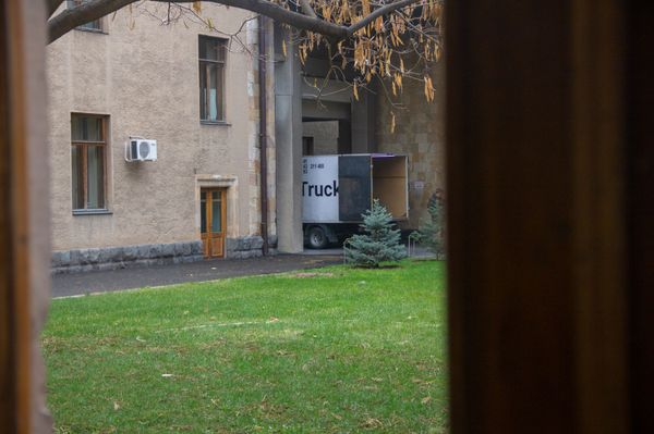 Ковровая дорожка расстелена: в парламенте готовятся встретить новых депутатов - Sputnik Армения