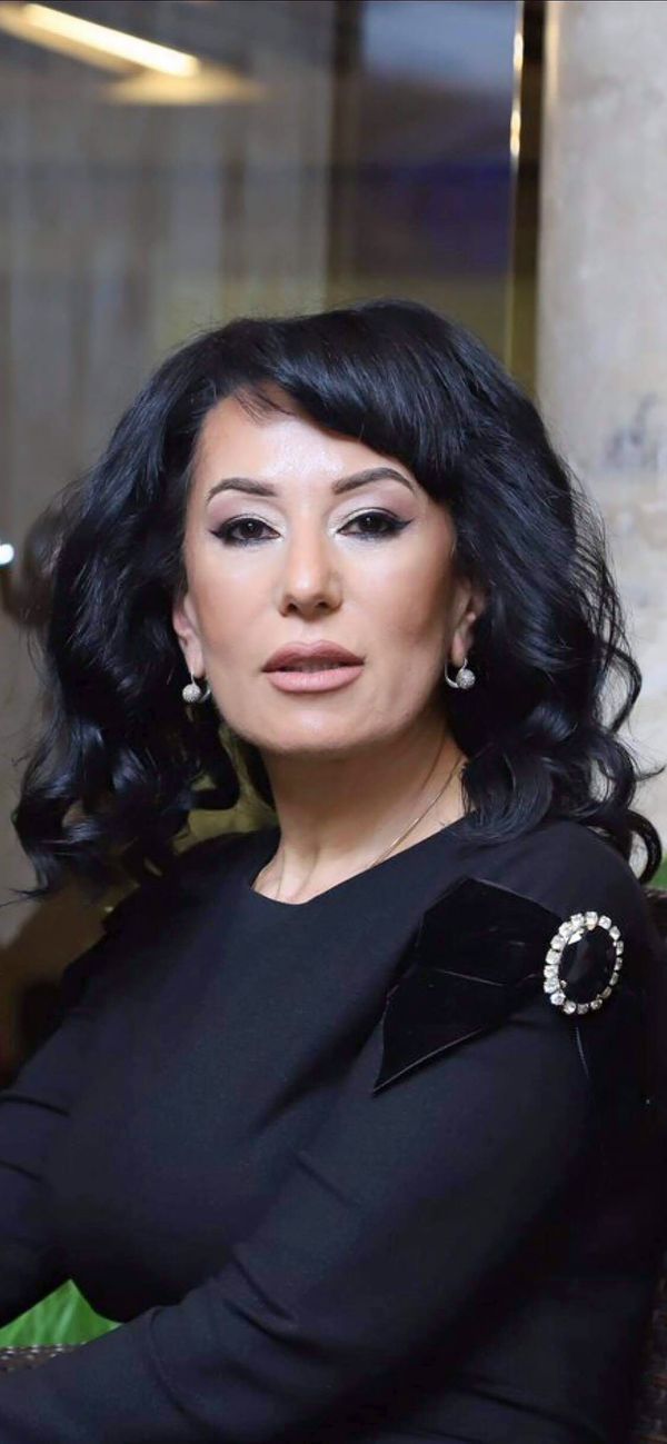 Женщина-политик должна быть красивой: Наира Зограбян о семье, муже и слезах Женщина-политик должна быть красивой: Наира Зограбян о семье, муже и слезах - Sputnik Армения