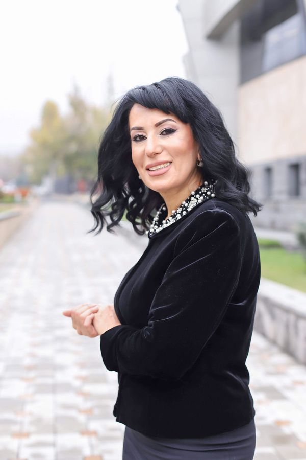 Կին քաղաքական գործիչը պետք է խնամված լինի. Նաիրա Զոհրաբյանը ընտանիքի և ամուսնու մասին - Sputnik Արմենիա