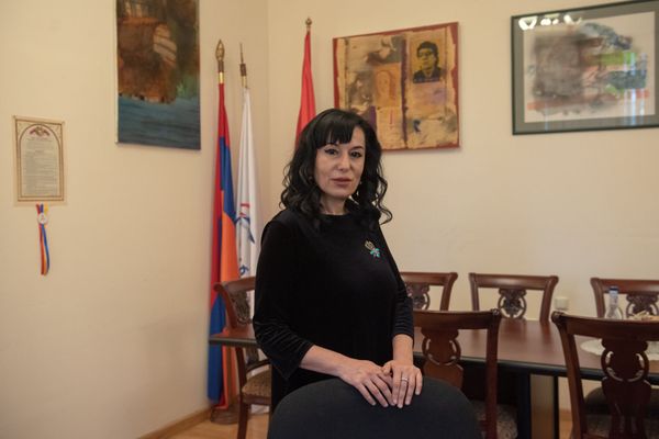 Чемоданное настроение в парламенте Армении, или Зачем уходить, если надо вернуться - Sputnik Армения