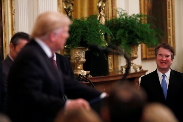Судья Верховного Суда США Бретт Кавано (Brett Kavanaugh) слушает речь президента США Дональда Трампа до награждения Президентской медалью Свободы 2018 года (16 ноября 2018). Вашингтон Судья Верховного Суда США Бретт Кавано (Brett Kavanaugh) слушает речь президента США Дональда Трампа до награждения Президентской медалью Свободы 2018 года (16 ноября 2018). Вашингтон - Sputnik Армения