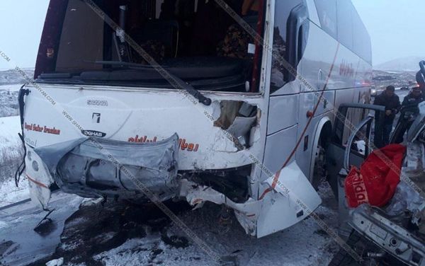 Трагическая авария автобуса и легкового автомобиля в Сюнике Трагическая авария автобуса и легкового автомобиля в Сюнике - Sputnik Армения