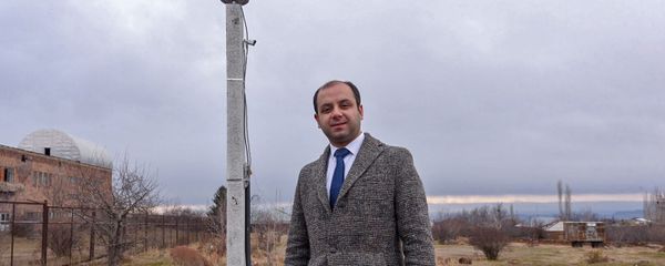 Заместитель министра транспорта, связи и ИТ Армении Армен Арзуманян во время открытия станции GLONASS (14 декабря 2018). Бюракан - Sputnik Армения