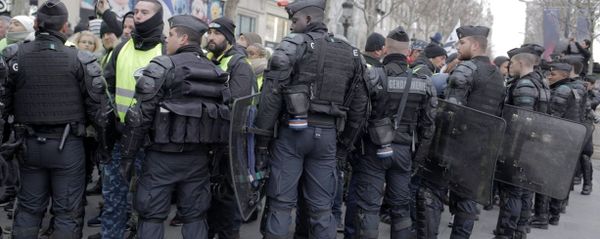 Акция протеста Жёлтых жилетов (15 декабря 2018). Париж - Sputnik Армения