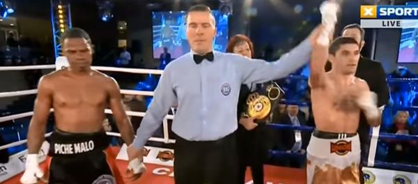 Артем Далакян защитил титул чемпиона Мира! Артем Далакян защитил титул чемпиона Мира! - Sputnik Армения