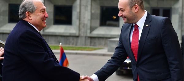 Встреча президента Армении Армена Саркисяна и премьер-министра Грузии Мамуки Бахтадзе (17 декабря 2018). Тбилиси - Sputnik Армения