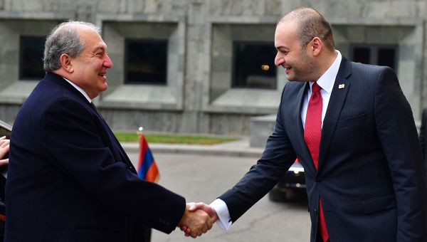 Встреча президента Армении Армена Саркисяна и премьер-министра Грузии Мамуки Бахтадзе (17 декабря 2018). Тбилиси - Sputnik Армения
