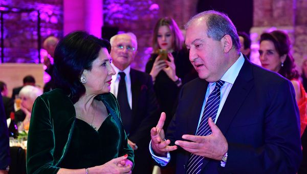 Президенты Армении и Грузии Армен Саркисян и Саломе Зурабишвили во время официального ужина (16 декабря 2018). Твилиси - Sputnik Արմենիա