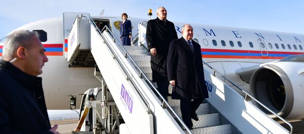 Делегация Армении во главе с президентом Арменом Саркисяном прибывают с официальным визитом в Грузию (16 декабря 2018). Тбилиси - Sputnik Армения