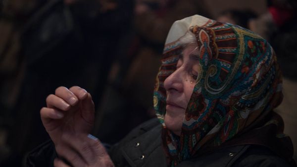 Мощи Святого Иоанна Крестителя, хранящиеся в Первопрестольном Святом Эчмиадзине были привезены в Ереван, чтобы верующие могли к ним приложиться - Sputnik Армения
