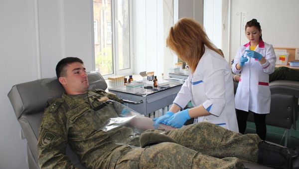 Военнослужащие российской военной базы Южного военного округа сдали кровь в рамках проведения благотворительной акции Стань донором! - Sputnik Армения