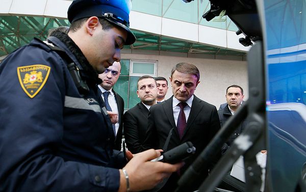 Начальник полиции Армении Валерий Осипян в здании патрульной полиции Грузии - Sputnik Армения