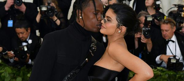 Кайли Дженнер и Трэвис Скотт на 2018 Met Gala в музее Метрополитен (7 мая 2018). Нью-Йорк Кайли Дженнер и Трэвис Скотт на 2018 Met Gala в музее Метрополитен (7 мая 2018). Нью-Йорк - Sputnik Արմենիա