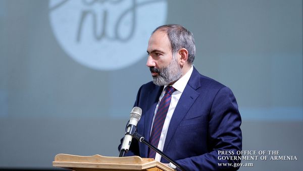 И.о. премьер-министра Никол Пашинян встретился с участниками программы НерУж (19 декабря 2018). Дилижан - Sputnik Արմենիա