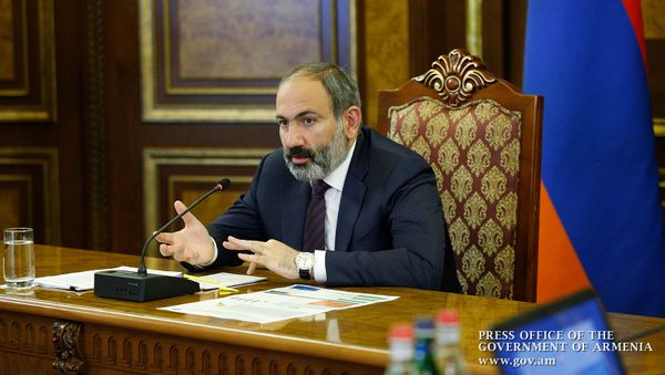 И.о. премьер-министра Никол Пашинян на совещании об увеличении объема генетических исследований в области здравоохранения и разработанном для этой цели проекте “Армянский геном” (19 декабря 2018). Еревaн - Sputnik Армения