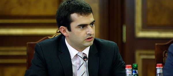 И.о. министра связи, транспорта и ИТ Акоп Аршакян на совещании об увеличении объема генетических исследований в области здравоохранения и разработанном для этой цели проекте “Армянский геном” (19 декабря 2018). Еревaн - Sputnik Արմենիա