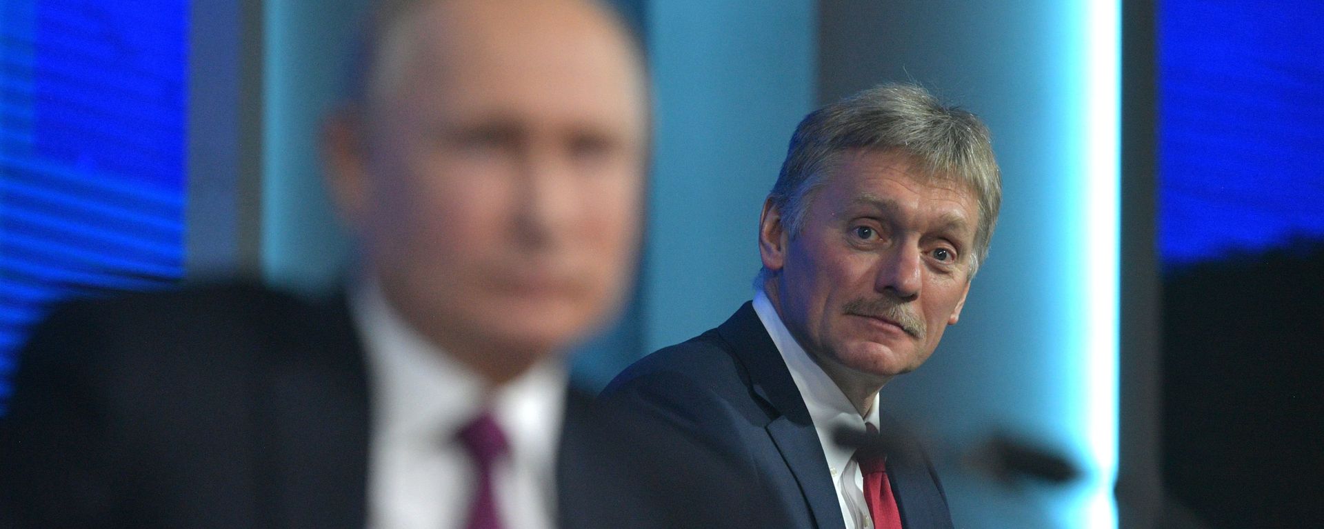 Пресс-секретарь президента РФ Дмитрий Песков во время ежегодной большой пресс-конференции Владимира Путина (20 декабря 2018). Москвa - Sputnik Արմենիա, 1920, 30.03.2021