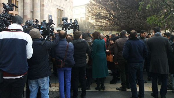 Акция протеста сотрудников Минкульта в связи с упразднением министерства  - Sputnik Армения
