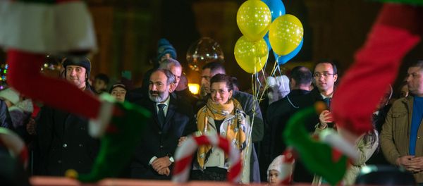 Торжественная церемония зажжения огней главной елки Еревана (21 декабря 2018). Еревaн - Sputnik Արմենիա