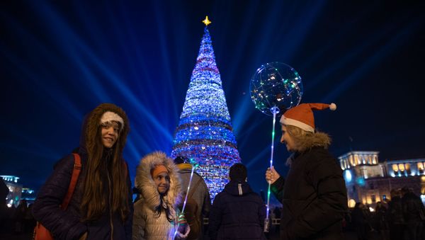 Торжественная церемония зажжения огней главной елки Еревана (21 декабря 2018). Еревaн - Sputnik Армения