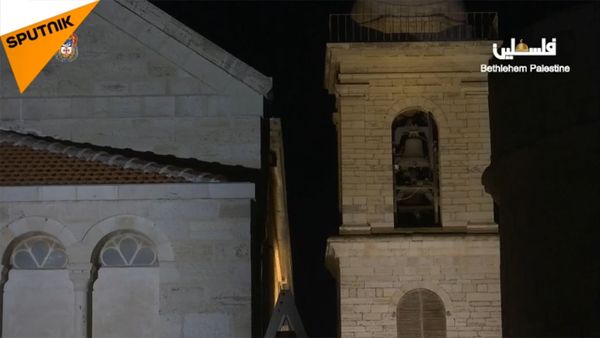 Сотни христиан собрались на Ясельной площади на Рождественскую полуночную мессу - Sputnik Армения