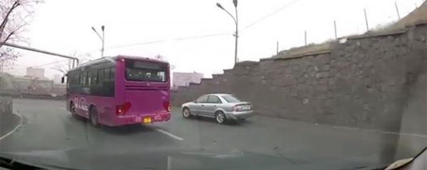 Автобус нарушил правила дорожного движения - Sputnik Արմենիա