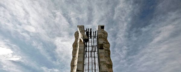Работа турецкого скульптора Мехмета Аксоя Скульптура человечества (Карс), созданная для содействия примирению между Турцией и Арменией - Sputnik Արմենիա