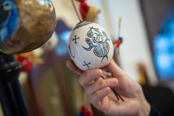 Праздничные игрушки на традиционной новогодней елке в музее истории Еревана - Sputnik Армения