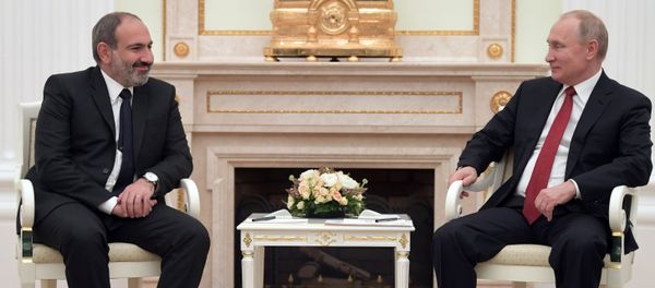 Встреча и.о. премьер-министра Армении Никола Пашиняна и президента России Владимира Путина (27 декабря 2018). Москвa Встреча и.о. премьер-министра Армении Никола Пашиняна и президента России Владимира Путина (27 декабря 2018). Москвa - Sputnik Армения