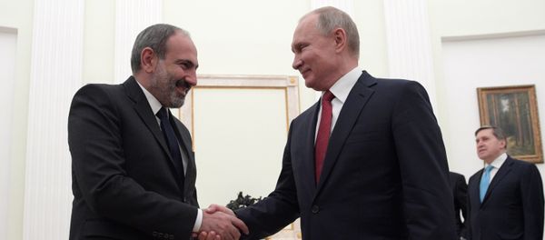Встреча и.о. премьер-министра Армении Никола Пашиняна и президента России Владимира Путина (27 декабря 2018). Москвa Встреча и.о. премьер-министра Армении Никола Пашиняна и президента России Владимира Путина (27 декабря 2018). Москвa - Sputnik Армения