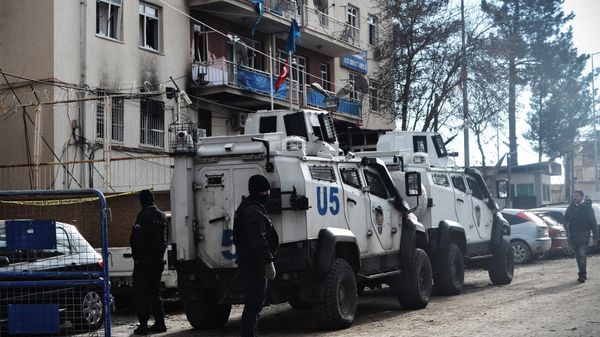 Последствия теракта в городе Чинар в Турции - Sputnik Армения