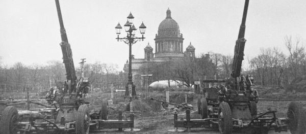 Великая Отечественная война 1941 -1945 гг. Зенитные орудия у Исаакиевского собора в блокадном Ленинграде. - Sputnik Արմենիա
