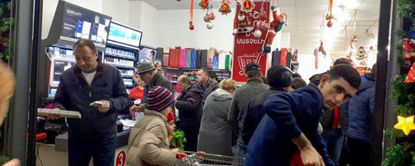 Предпраздничная суета в магазинах Еревана Предпраздничная суета в магазинах Еревана - Sputnik Армения