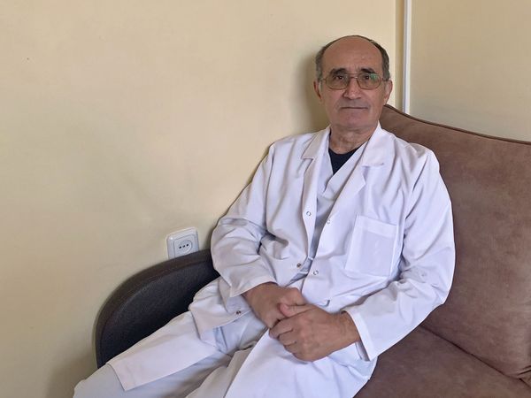 17 тысяч жизней Левона Акоповича, или Почему мужчинам в родильную вход воспрещен 17 тысяч жизней Левона Акоповича, или Почему мужчинам в родильную вход воспрещен - Sputnik Армения