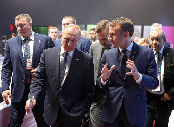 Макрон как де Голль, Ниинисте как Кекконен и Путин как Путин Макрон как де Голль, Ниинисте как Кекконен и Путин как Путин - Sputnik Армения