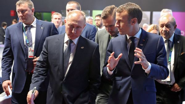 Владимир Путин и Эммануэль Макрон - Sputnik Армения