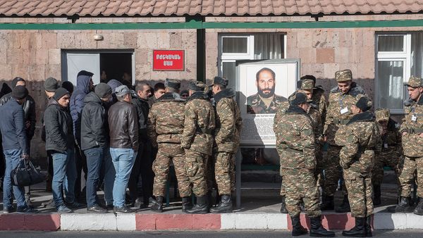Новобранцы в республиканском сборном пункте в первый день зимнего призыва (8 января 2019). Еревaн - Sputnik Армения