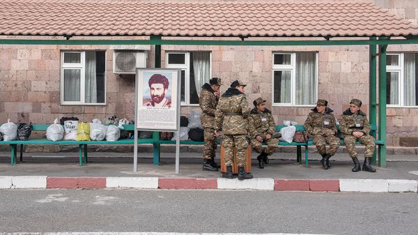 Новобранцы в республиканском сборном пункте в первый день зимнего призыва (8 января 2019). Еревaн - Sputnik Армения