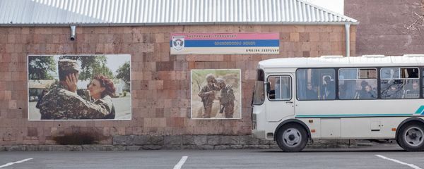 Новобранцы в республиканском сборном пункте в первый день зимнего призыва (8 января 2019). Еревaн - Sputnik Армения