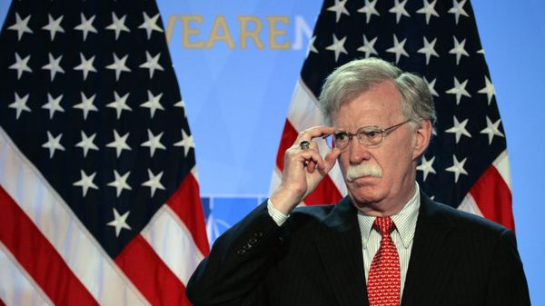 Советник президента США по вопросам нац.безопасности Джон Болтон во время пресс-конференции Дональда Трампа (12 июля 2018). Брюссель - Sputnik Армения