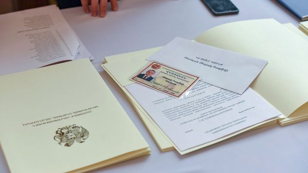 Церемония вручения мандатов депутатам Национального Собрания Армении 7-го созыва (10 января 2019). Еревaн - Sputnik Արմենիա