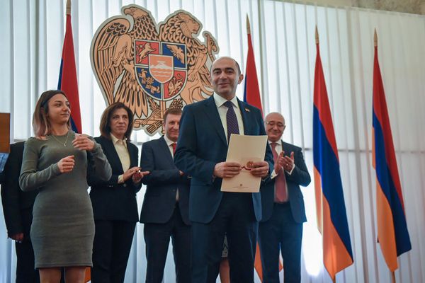 7-րդ գումարման ԱԺ–ի նոր պատգամավորների մանդատներ հանդիսավոր հանձնում - Sputnik Արմենիա