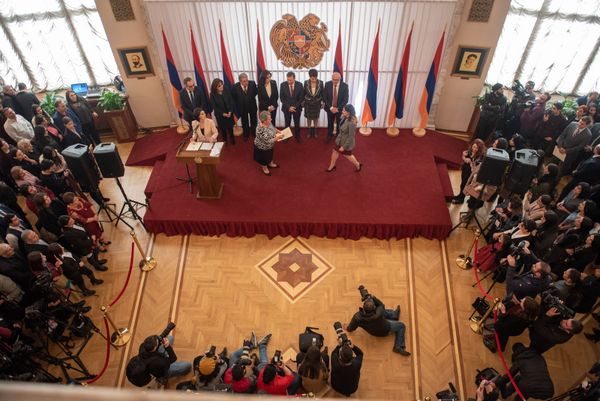 7-րդ գումարման ԱԺ–ի նոր պատգամավորների մանդատներ հանդիսավոր հանձնում - Sputnik Արմենիա