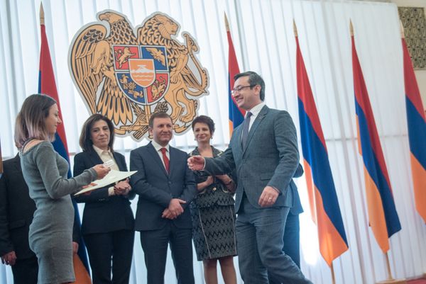 7-րդ գումարման ԱԺ–ի նոր պատգամավորների մանդատներ հանդիսավոր հանձնում - Sputnik Արմենիա
