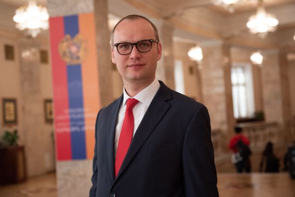 Курдский Князь и русский экономист: к чему стремятся нацменьшинства в парламенте Армении Курдский Князь и русский экономист: к чему стремятся нацменьшинства в парламенте Армении - Sputnik Армения