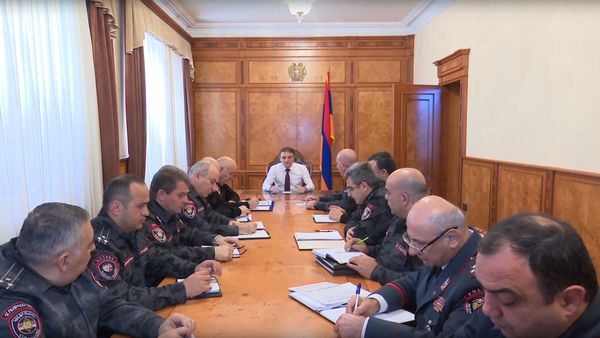 Վալերիյ Օսիպյանն օպերատիվ խորհրդակցությանն անդրադարձել է ապօրինի որսի, ձկնագողության և ծառահատումների դեմ պայքարին - Sputnik Արմենիա