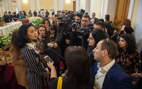 Арпине Ованнисян на приеме для прессы (11 января 2019). Еревaн Арпине Ованнисян на приеме для прессы (11 января 2019). Еревaн - Sputnik Армения