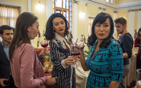 Арпине Ованнисян и Наира Зограбян во время приема для прессы (11 января 2019). Еревaн Арпине Ованнисян и Наира Зограбян во время приема для прессы (11 января 2019). Еревaн - Sputnik Армения