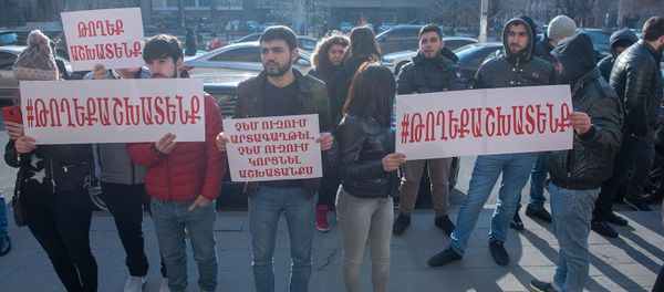 Акция протеста у здания Министерства здравоохранения Армении (11 января 2019). Еревaн - Sputnik Армения