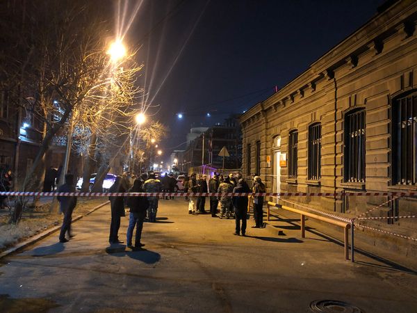 Անդունդի եզրին. Երևանի Արամի 23 հասցեի մշակութային հուշարձան շենքը փլուզվում է - Sputnik Արմենիա
